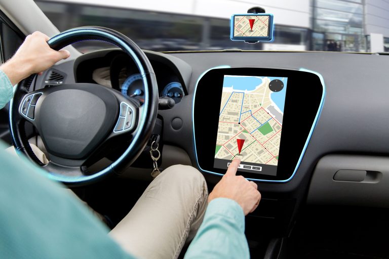 GPS d'une voiture : comment fonctionne cet équipement ?